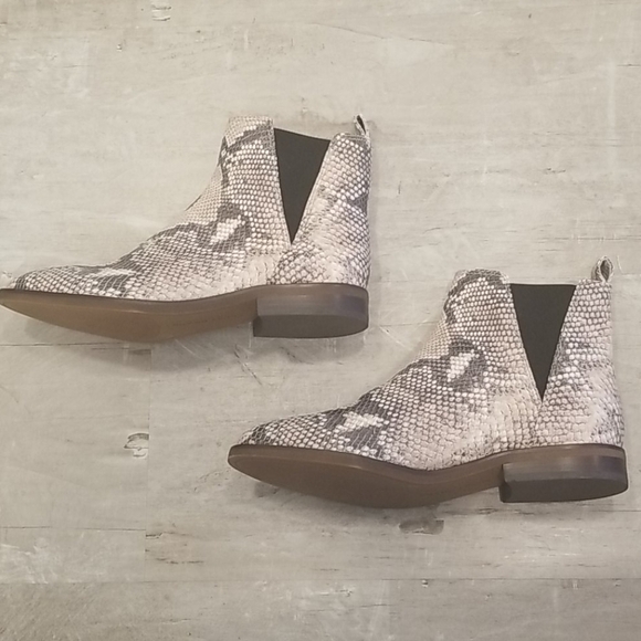 💕LUCKY BRAND💕 Jaime Snake Ankle Boots 8.5 NEW - Picture 2 of 15